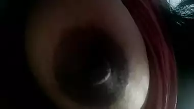 Desi slut thinks her XXX tits are too sexy not to be exposed worldwide