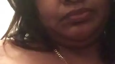 Big boobs Indian aunty Boob play MMS