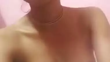 Dollface from India uncovers her thin XXX body and sucks fingers