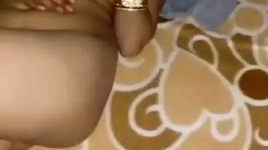 Hot Newly wed wife exposing her nudity on cam