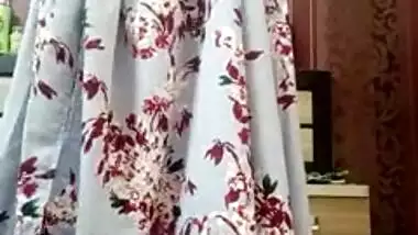 Bhabhi Allow to play with her perfect round shape boobs and pussy