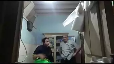 Desi teen comes to a XXX doctor who has sex with her in his office