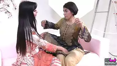 ???? BEAUTIFUL MOMMA - Aaliyah Schools Step Mommy Sahara on Sex Toys