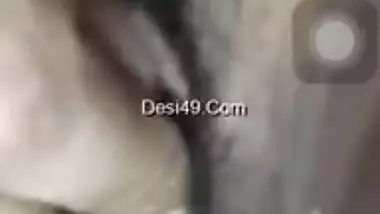 Amateur XXX video of Indian who slowly stimulates her hairy clitoris