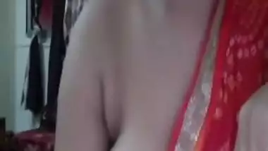 Indian female exposes her sex fun parts in the XXX webcam show