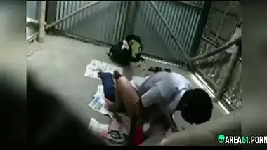 Caught on spy cam nephew fuck own aunty in abandoned house, Desi XXX mms