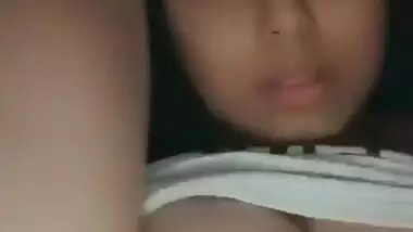 Horny Paki Girl Drilling her Pussy with Hair Brush & Too Much Squarting