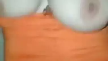 حليمة القحبة تتحوا مع عباس الفحل مول لحانوت فاش طلع ليها لبوطة لدار ولقاها عرانية وهو يجبدو وخشها في