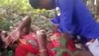 indian aunty getting fucked by young guys in forest