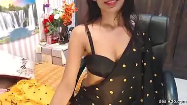 Desi girl Mahi in black saree erotic show