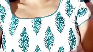 Desi sexy aunty shwo her fgr