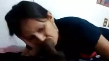 pakistani mature giving blowjob