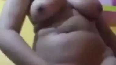 Super Horny Desi Bhabi Masturbating With Dirty Hindi Talk & Galiya
